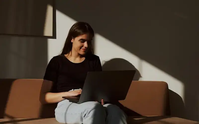 5 ways to make money online using AI